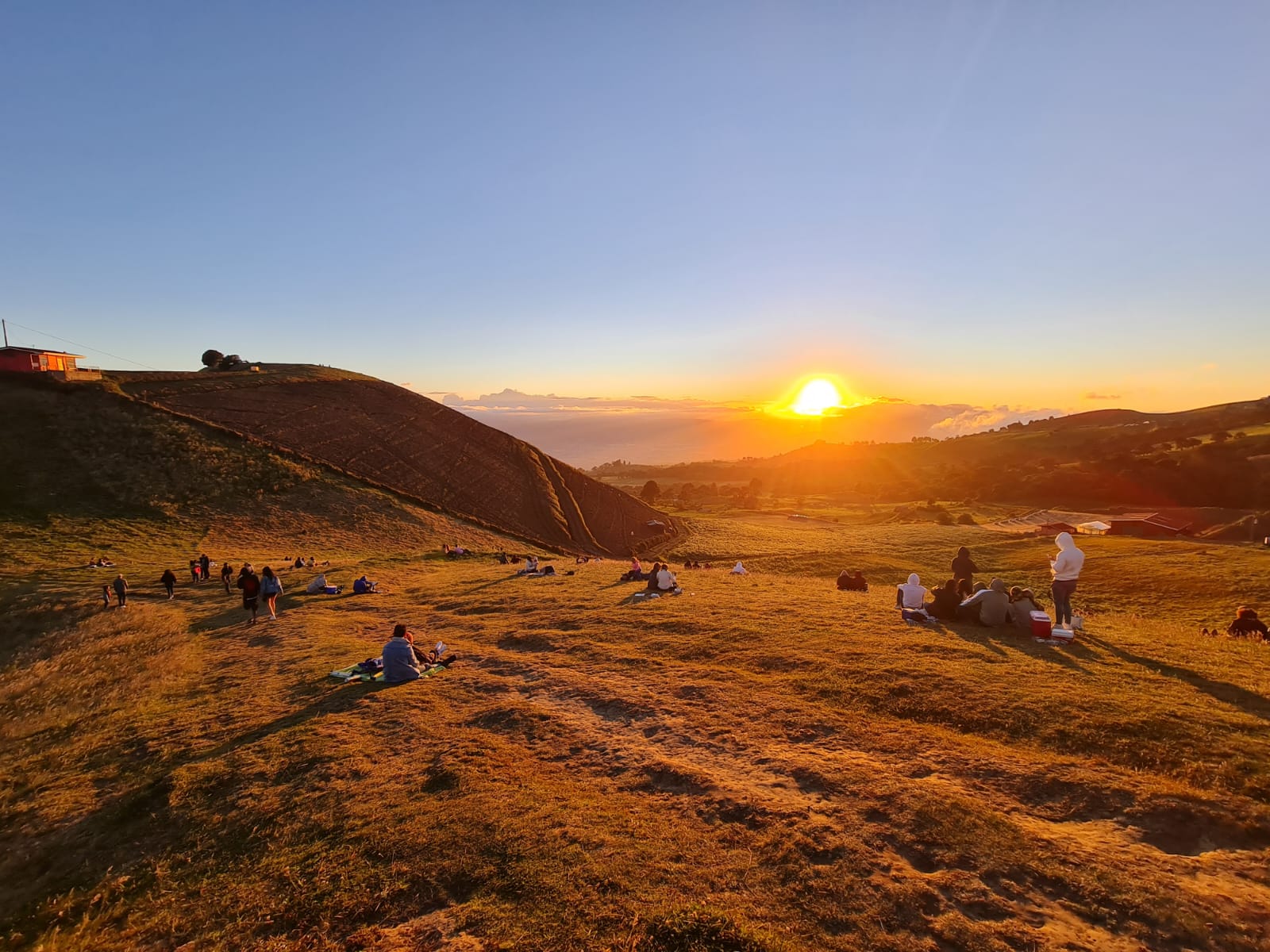 Atardecer Cráter la Olla y Sanatorio Durán - Imagen 8