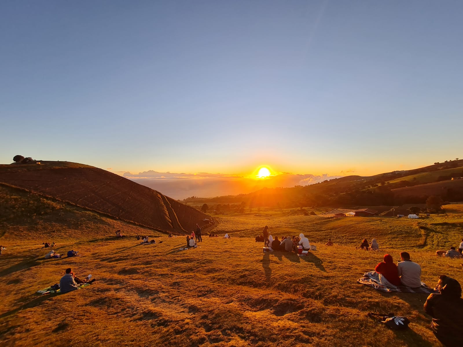 Atardecer Cráter la Olla y Sanatorio Durán - Imagen 10